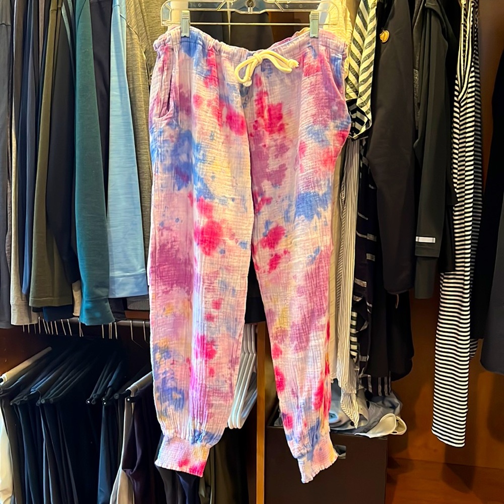 9 sees harem style pants.  Traditional 9 seed gauze like material. Never worn.